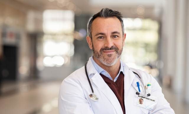 Carreras relacionadas con la medicina que aseguran un buen futuro Opciones de carreras a medicina