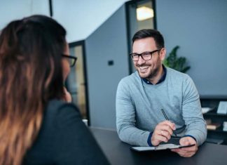 10 errores en una entrevista de trabajo y cómo evitarlos. errores en una entrevista de trabajo