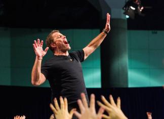 Así es el paso a paso del ritual matutino de Tony Robbins. ritual matutino de tony robbins